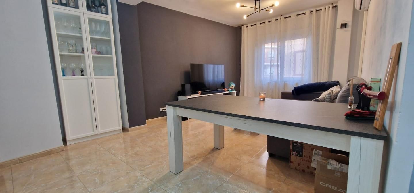 Living room of Flat for sale in  Zaragoza Capital  with Air Conditioner, Heating and Furnished
