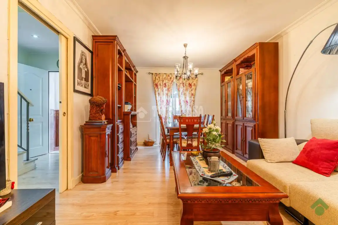 Sala d'estar de Casa adosada en venda en Puerto Real amb Terrassa