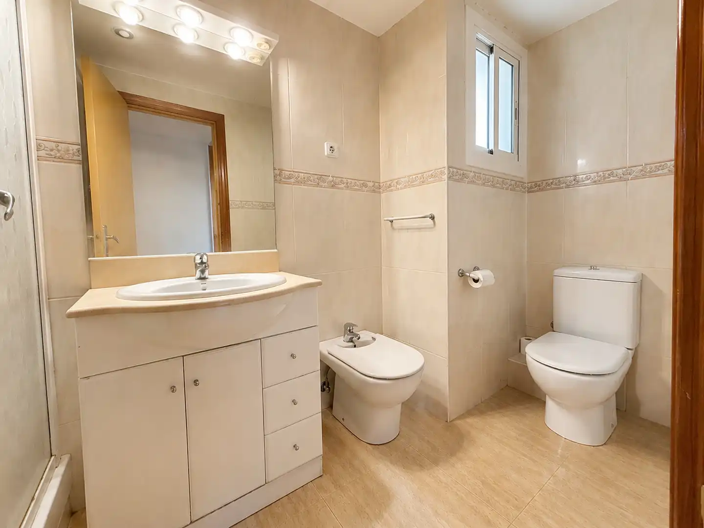 Baño de Piso en venta en Santa Coloma de Gramenet con Aire acondicionado, Calefacción y Balcón