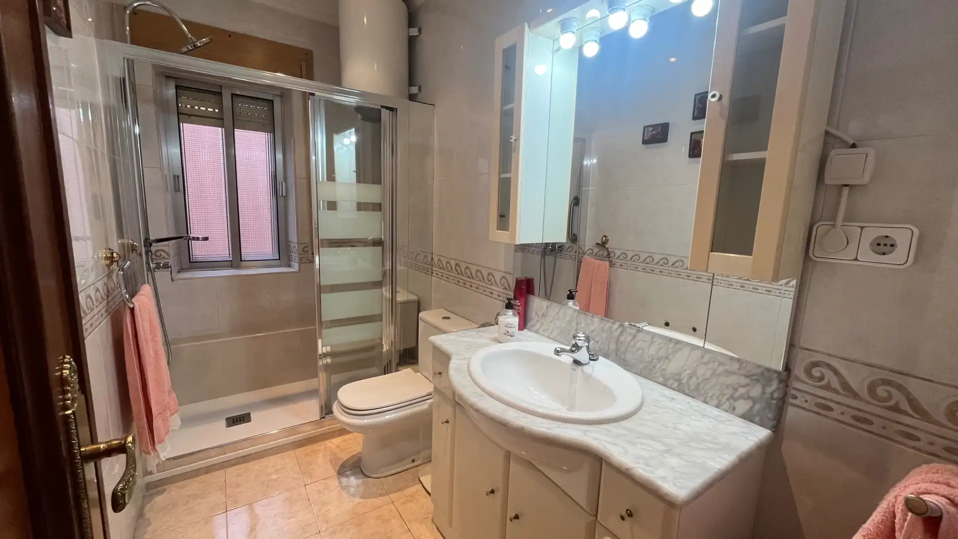 Bathroom of Flat for sale in Valladolid  with Heating and Parquet flooring