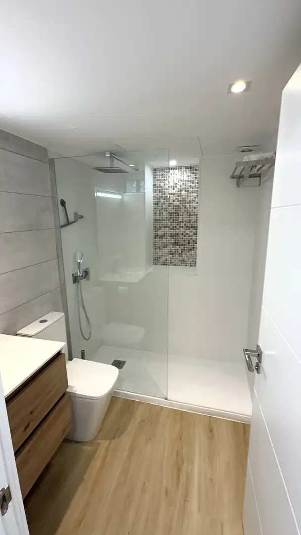 Bany de Apartament de lloguer en Marbella amb Aire condicionat, Calefacció i Piscina