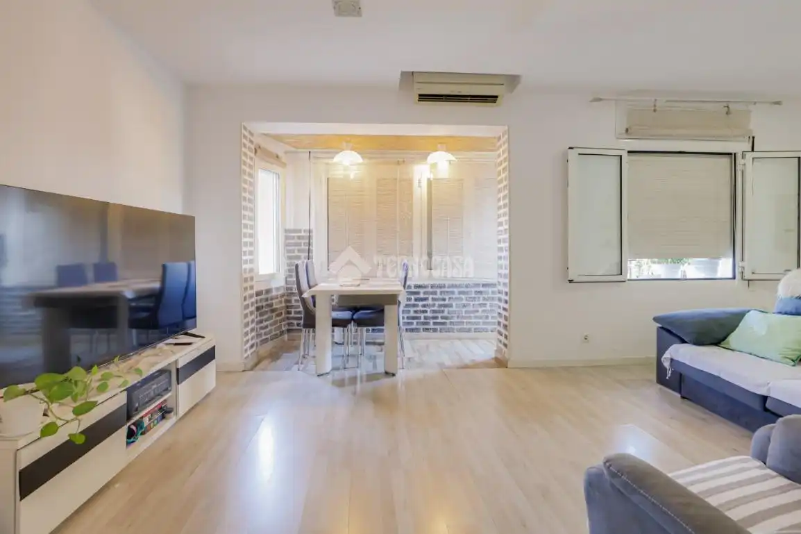 Sala d'estar de Pis en venda en Terrassa amb Aire condicionat i Balcó