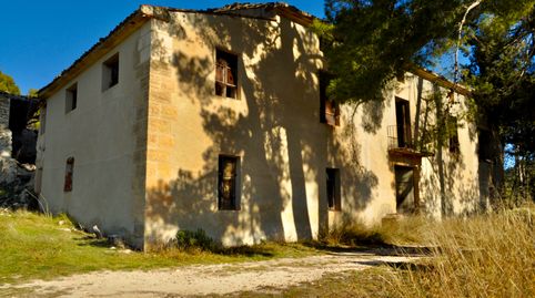 278,5 Hectáreas. 4 FINCAS. TERMINOS DE ALCOY, PENAGUILLA Y BENIFALLIM. 20 REF. CATASTRO / 4 URBANAS