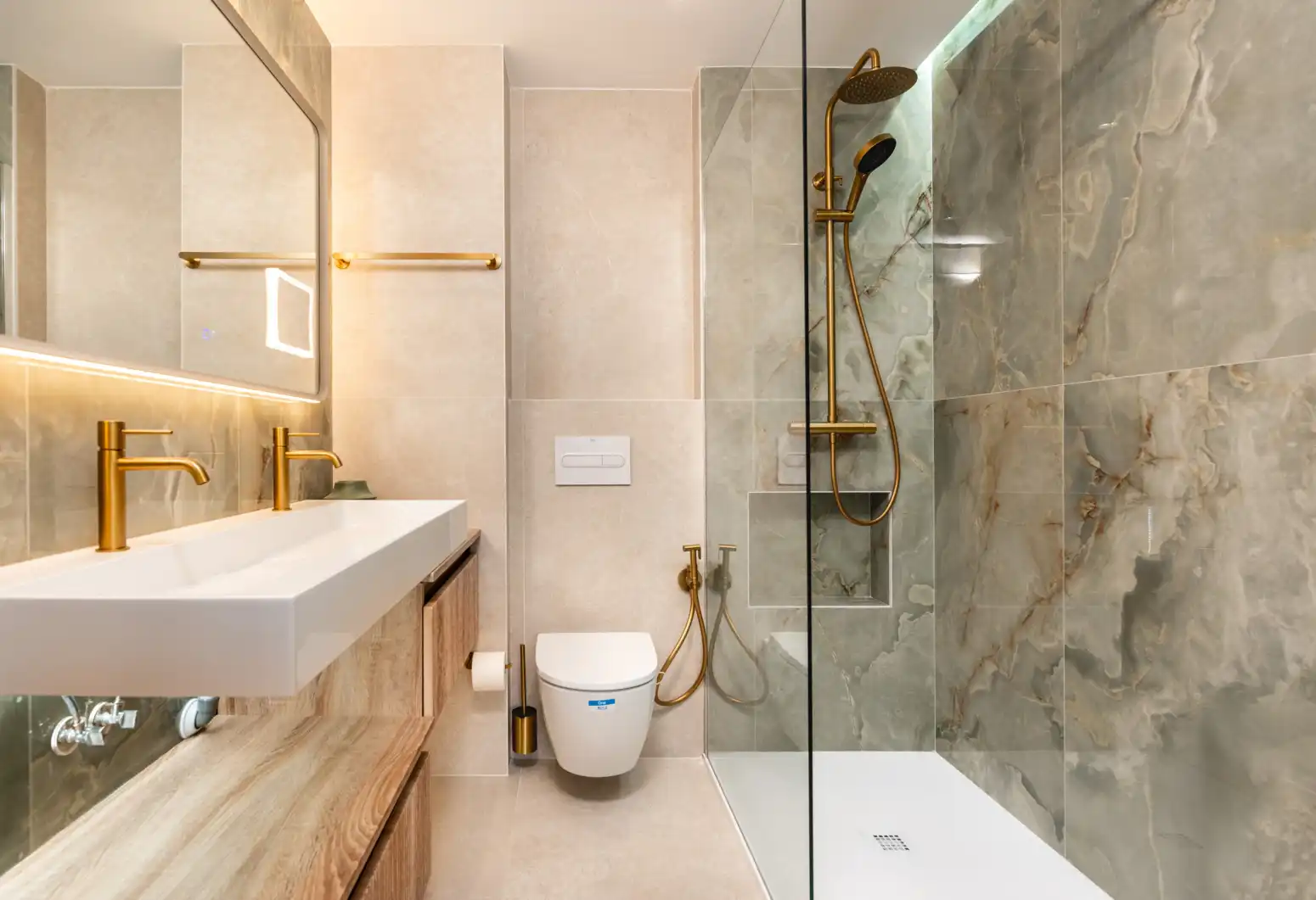 Bathroom of Flat for rent in Oviedo   with Heating and Terrace