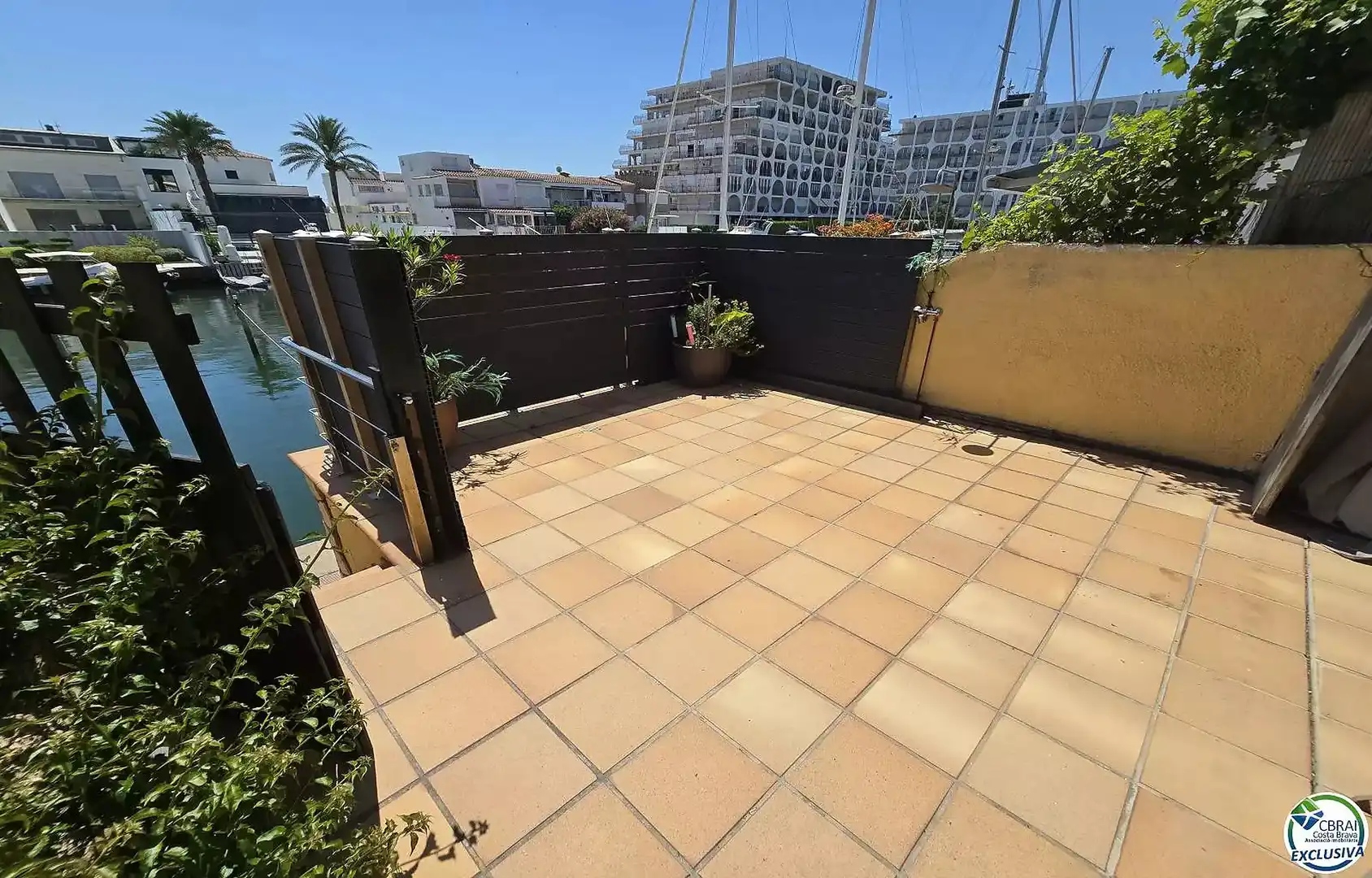 Terraza de Piso en venta en Empuriabrava con Aire acondicionado, Jardín privado y Amueblado