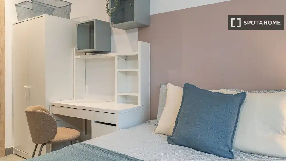 Habitació a Sants-Badal