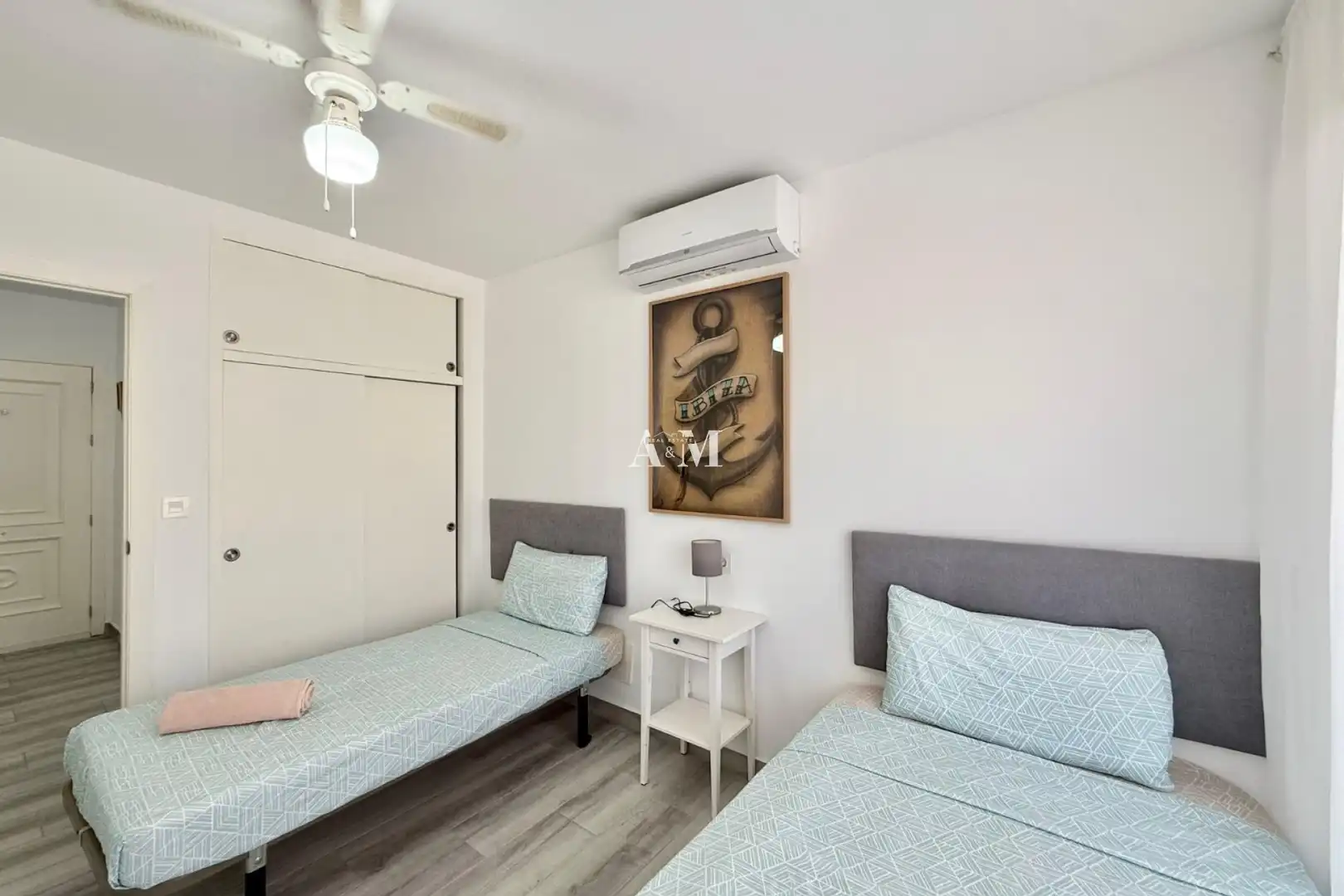 Dormitori de Apartament de lloguer en Torrevieja amb Aire condicionat, Calefacció i Moblat