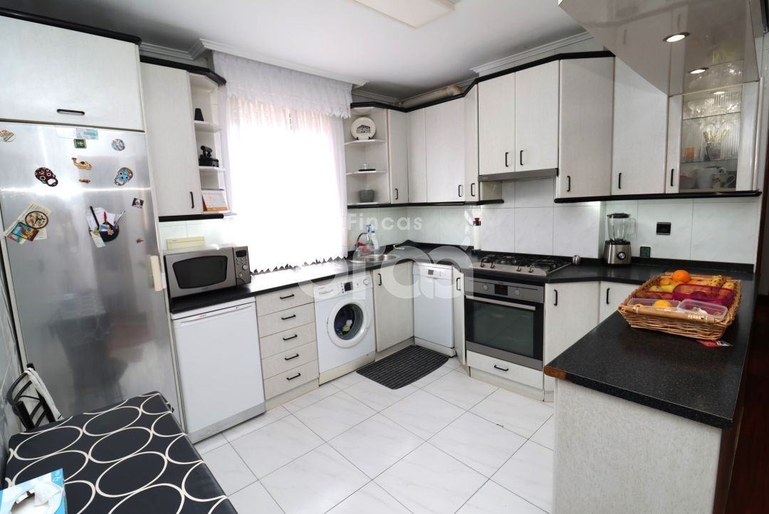 Kitchen of Flat for sale in Santurtzi 