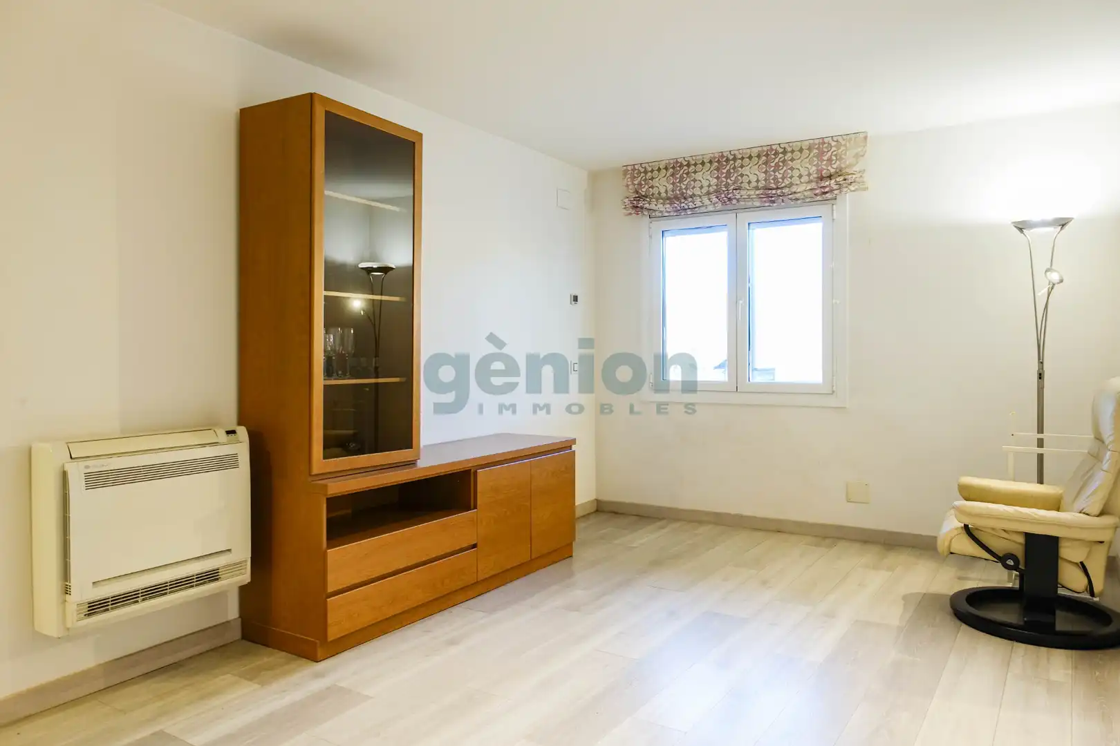 Bedroom of Flat for sale in Girona  with Air Conditioner and Heating
