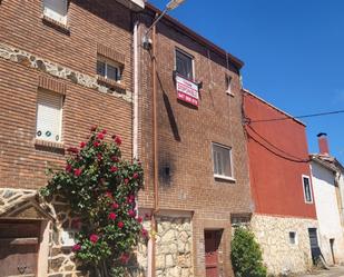 Vista exterior de Casa adosada en venda en Valdorros