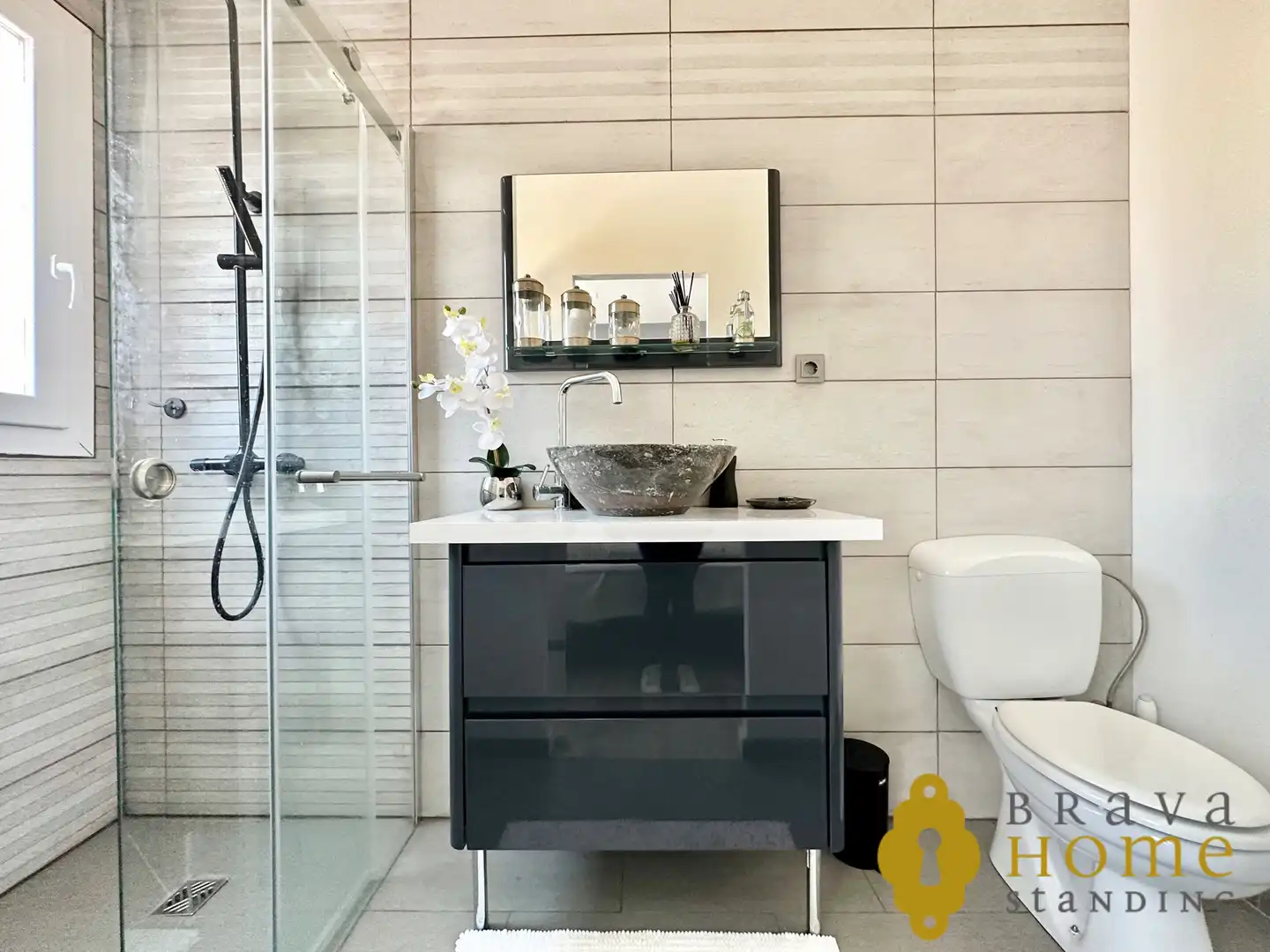 Badezimmer von Haus oder Chalet zum Verkauf in Empuriabrava mit Klimaanlage, Heizung und Privatgarten