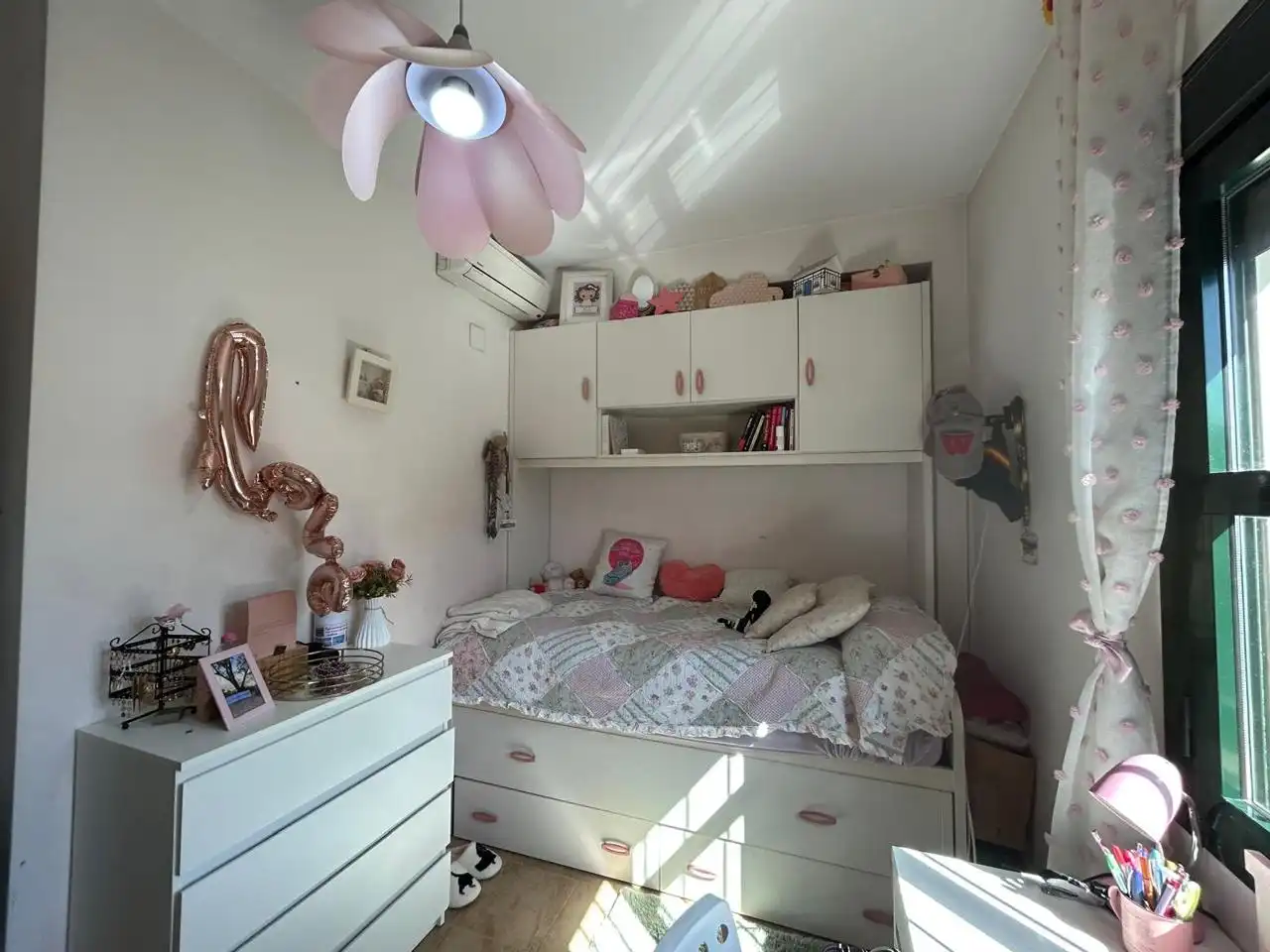 Dormitori de Casa o xalet en venda en Dos Hermanas amb Aire condicionat, Calefacció i Terrassa