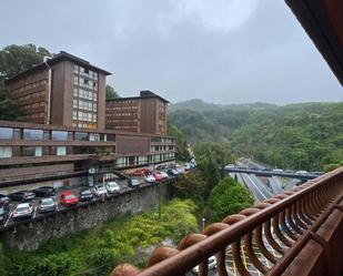 Vista exterior de Pis en venda en Bilbao  amb Terrassa i Balcó