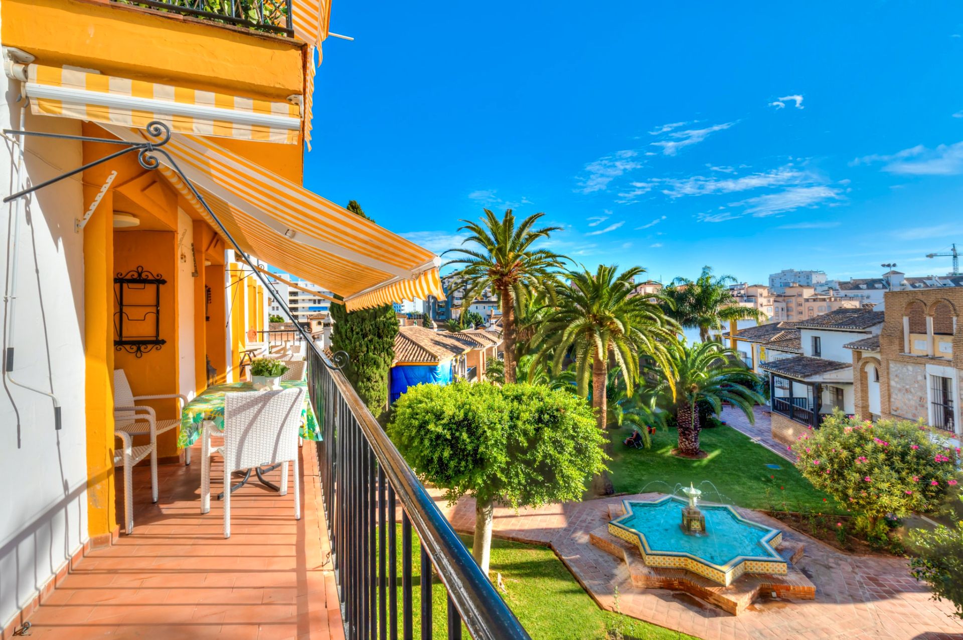 Exterior view of Apartment for sale in Fuengirola  with Air Conditioner, Terrace and Furnished