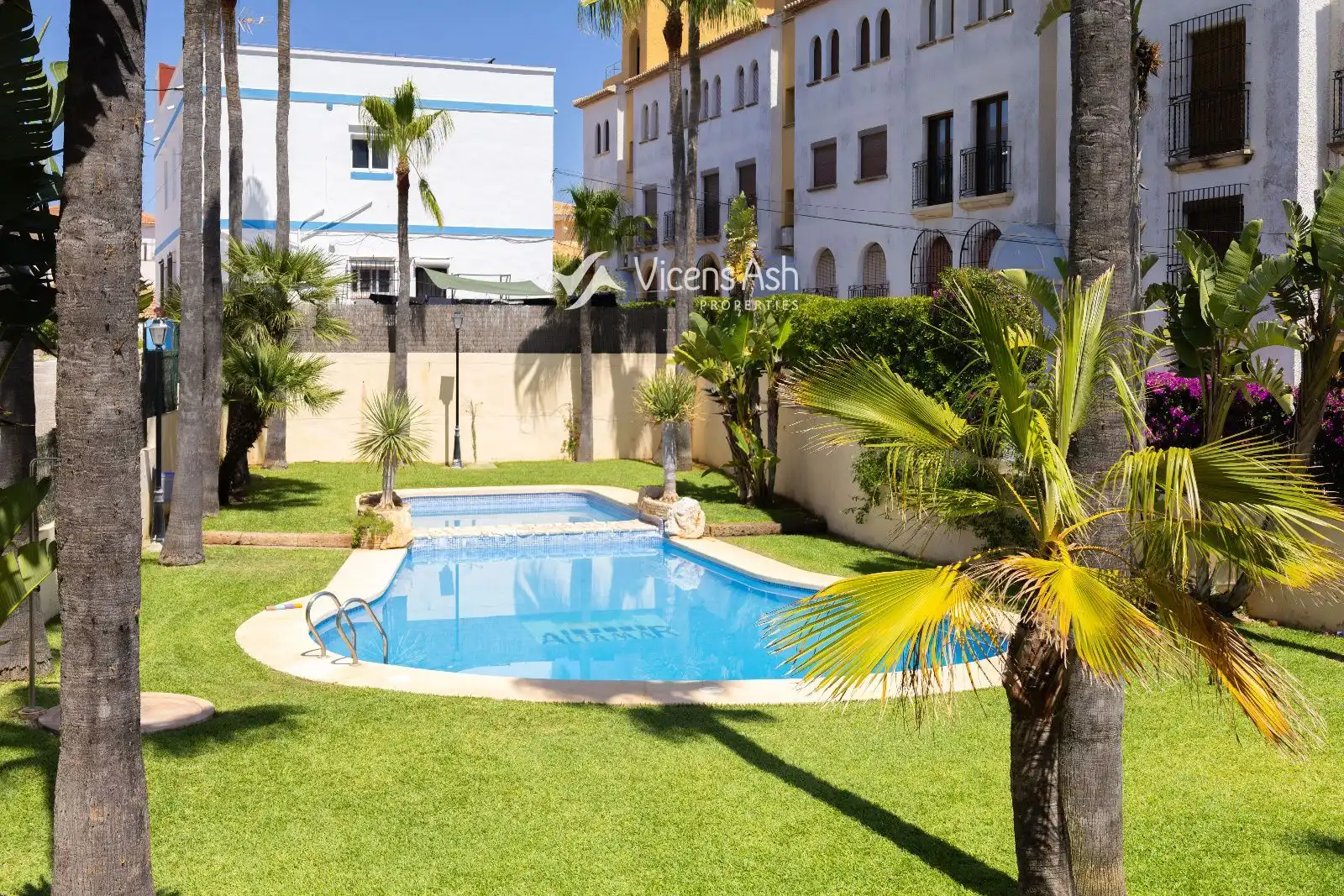Vista exterior de Casa adosada en venda en Jávea / Xàbia amb Calefacció, Piscina i Piscina comunitària