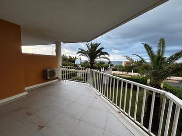Flat with balcony to rent in Ultramar