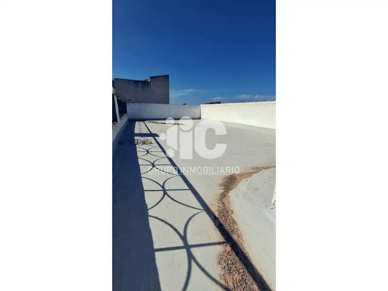 Vista exterior de Casa o xalet en venda en Valenzuela amb Aire condicionat, Jardí privat i Terrassa