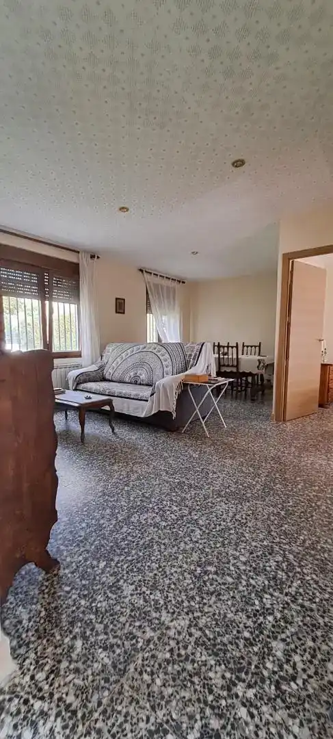 Sala de estar de Piso en venta en Maello con Jardín privado, Trastero y Microondas
