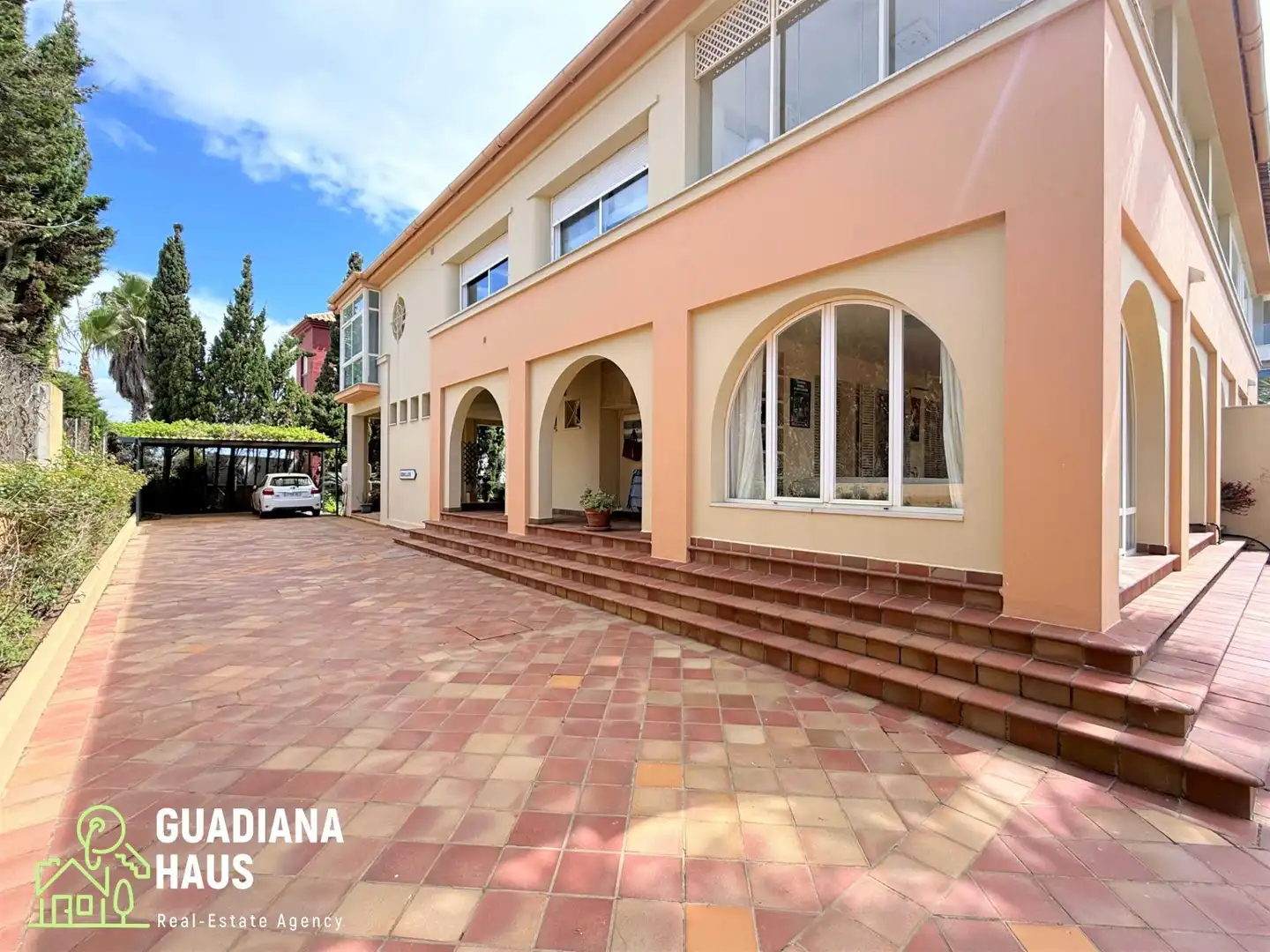 Vista exterior de Casa adosada en venda en Ayamonte amb Aire condicionat, Calefacció i Jardí privat