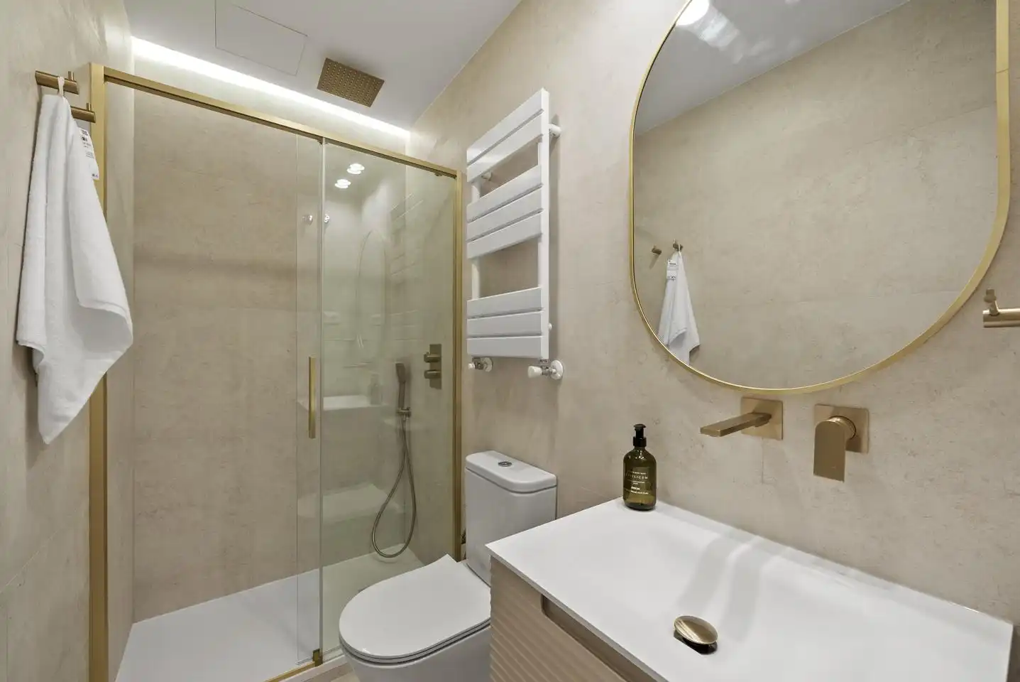 Bathroom of Flat for sale in Madrid  with Air Conditioner, Heating and Furnished