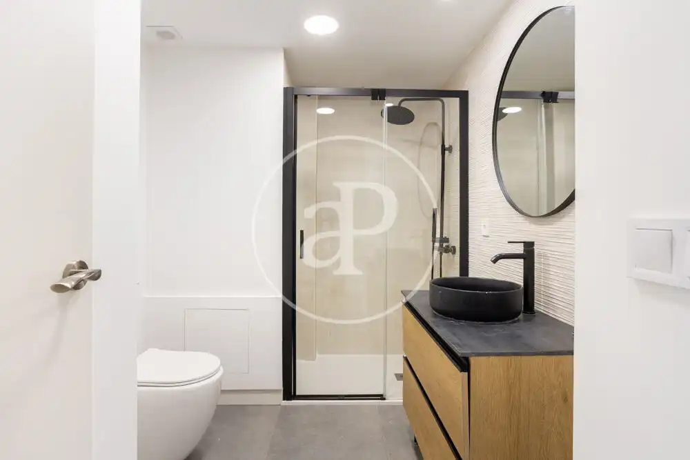 Badezimmer von Wohnung zur Miete in Valencia mit Klimaanlage, Heizung und Terrasse