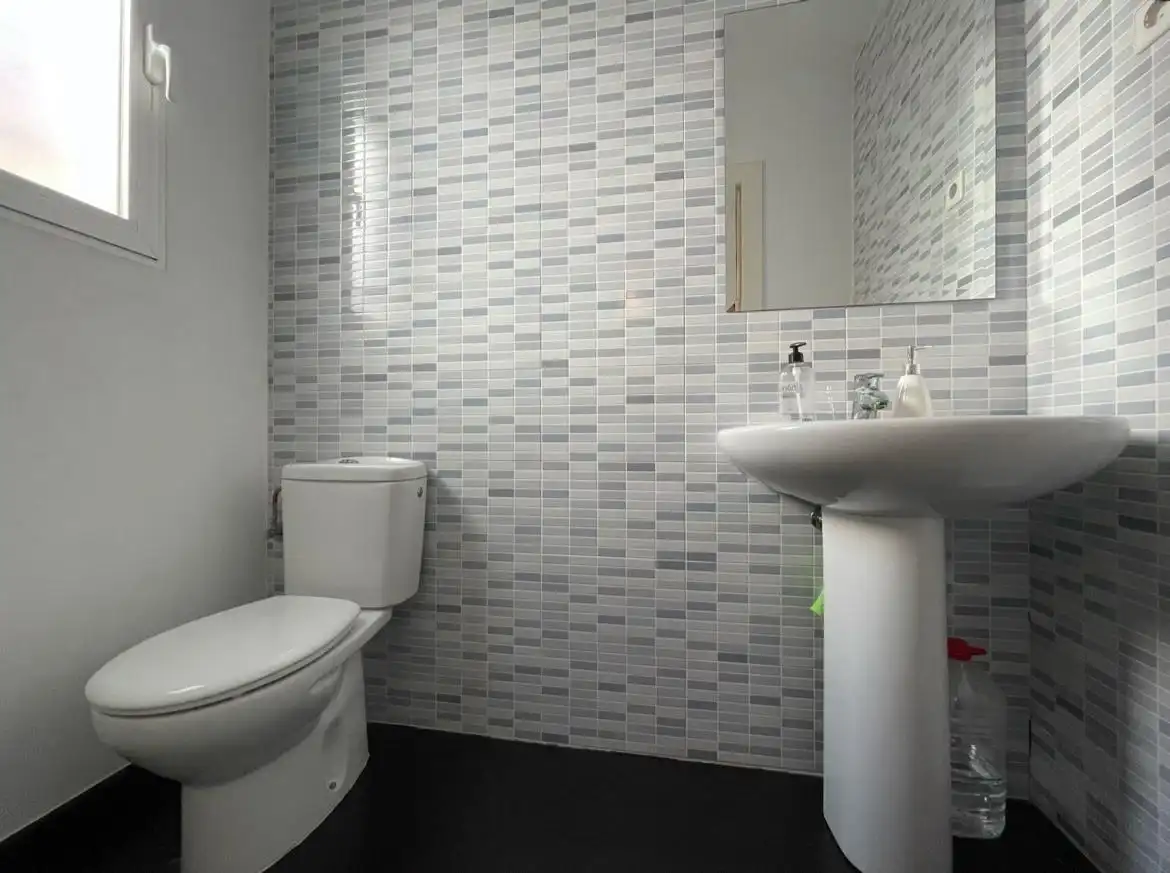 Bathroom of Flat for rent in Cartagena  with Air Conditioner, Parquet flooring and Furnished