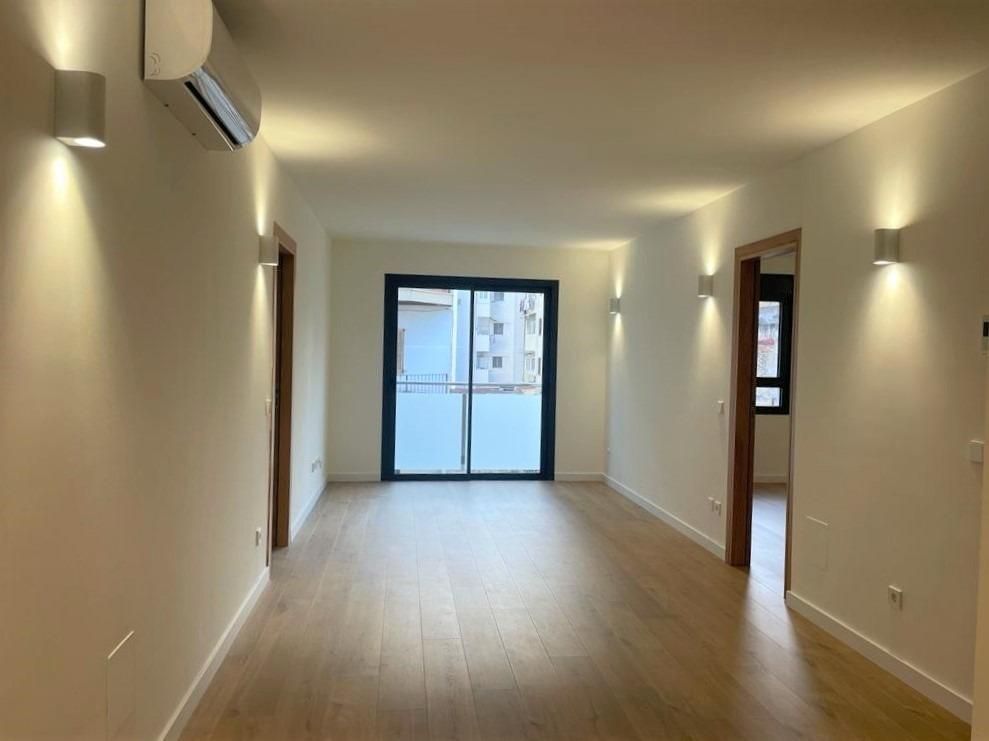 Sala de estar de Piso de alquiler en  Palma de Mallorca con Aire acondicionado, Parquet y Balcón