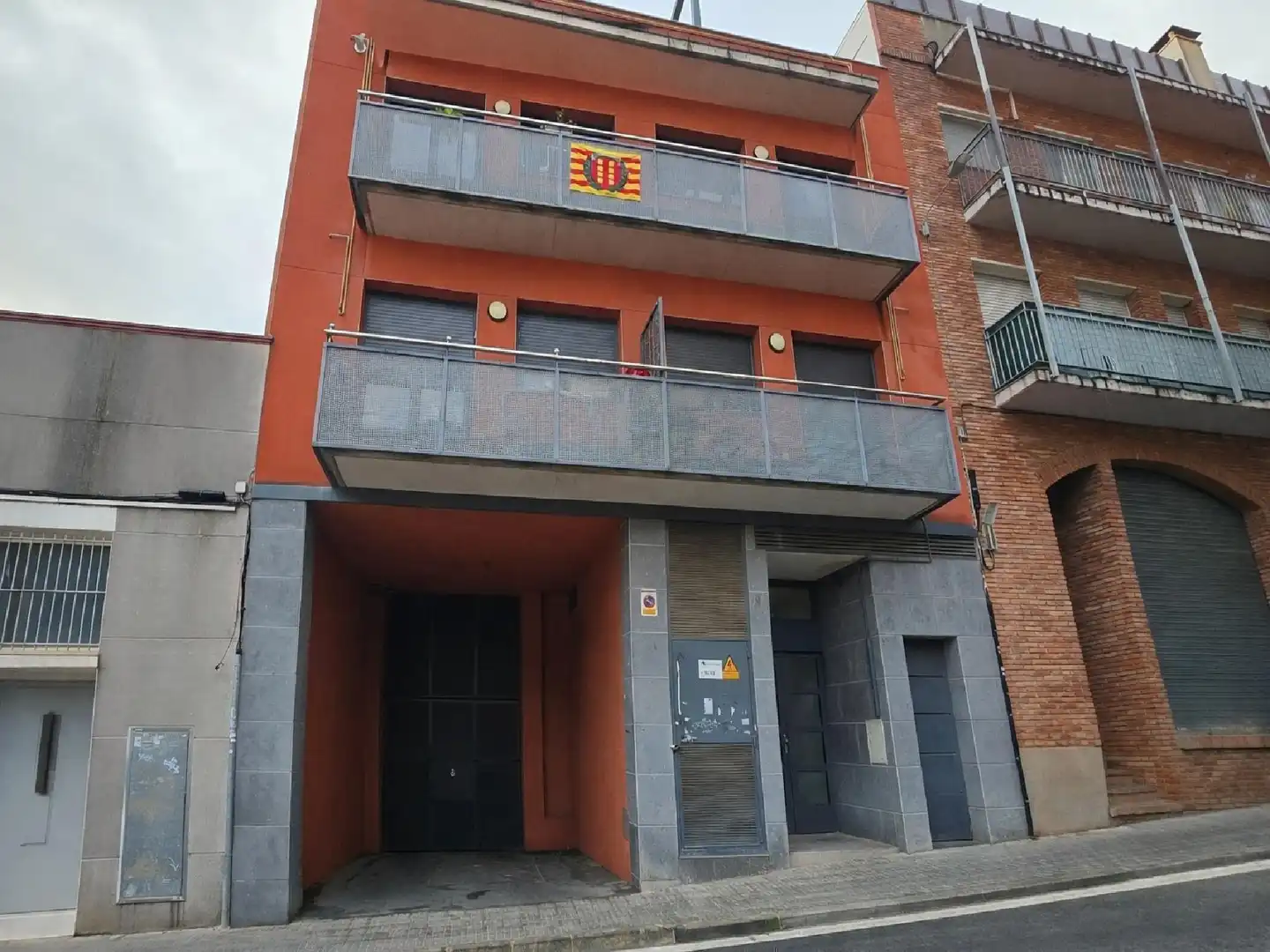 Vista exterior de Pis en venda en Montcada i Reixac amb Terrassa
