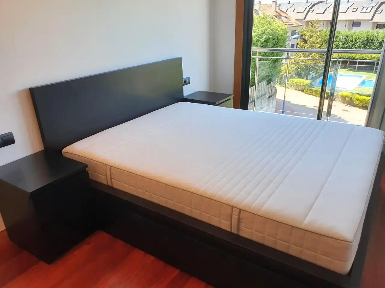 Dormitori de Casa adosada en venda en Vigo  amb Calefacció, Jardí privat i Moblat