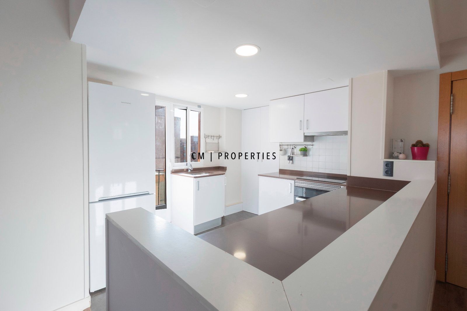 Cocina de Piso de alquiler en  Valencia Capital con Terraza, Amueblado y Horno