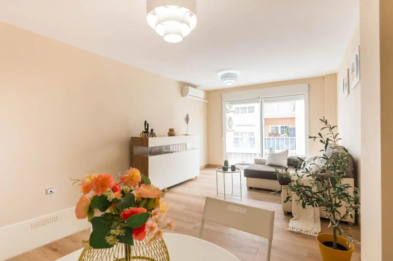 Wohnzimmer von Wohnung zum Verkauf in Santomera mit Klimaanlage, Privatgarten und Abstellraum