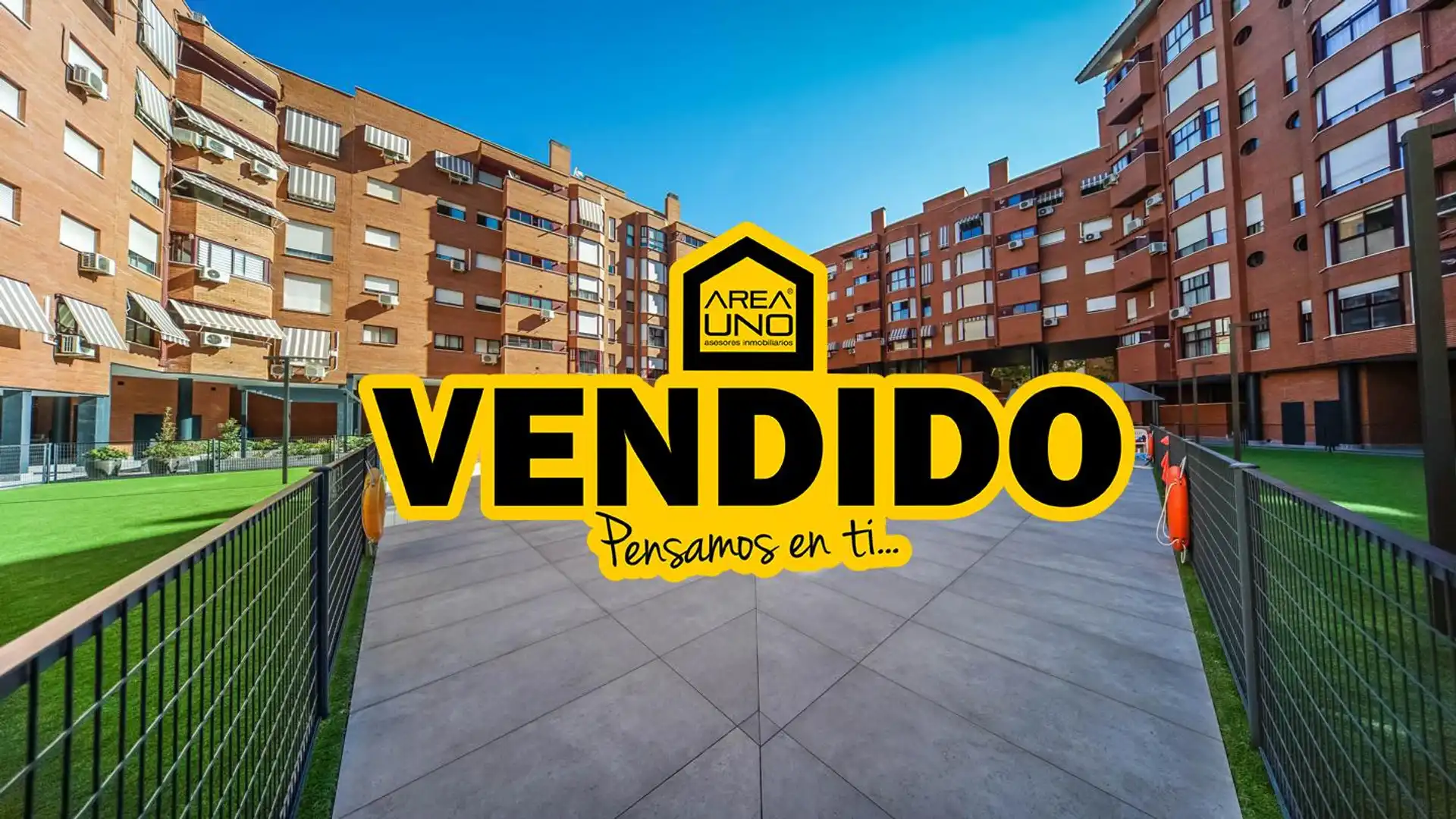 Exterior view of Flat for sale in Alcorcón  with Air Conditioner, Heating and Parquet flooring
