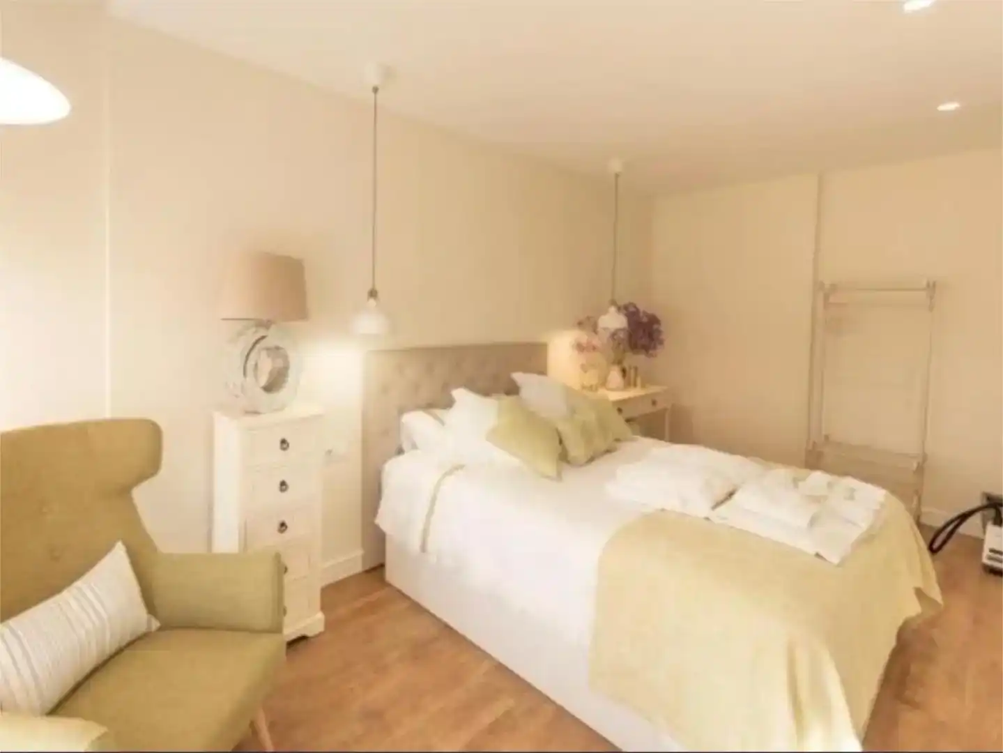 Bedroom of Flat for sale in Ourense Capital   with Air Conditioner and Balcony