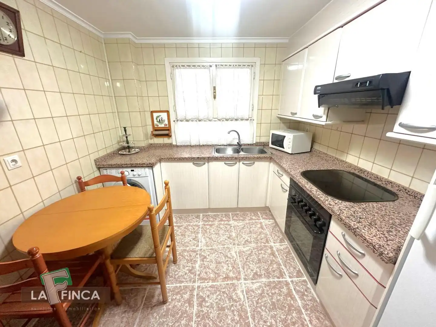 Cocina de Piso en venta en Oviedo  con Calefacción, Parquet y Amueblado