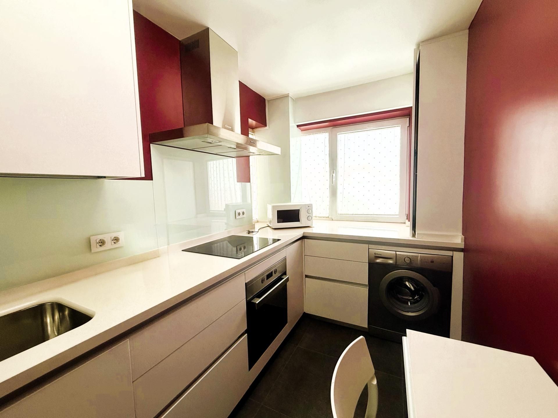 Piso en venta en Avenida de Andalucía, Barrio del Nervión, Nervión
