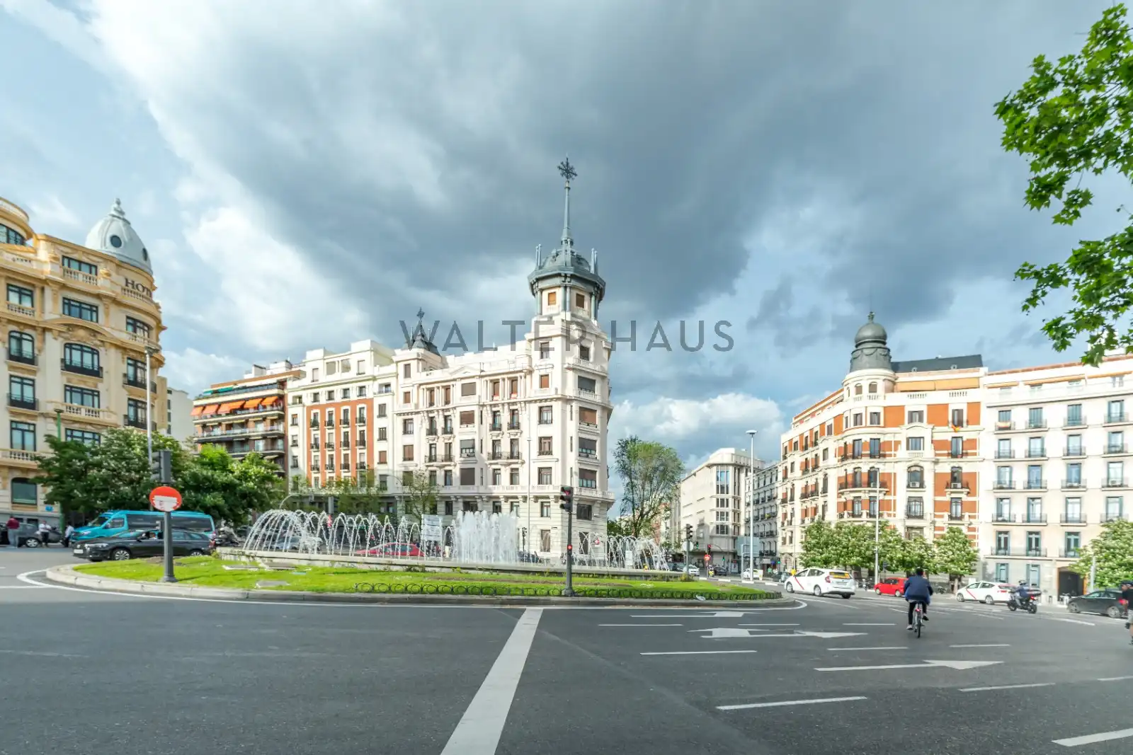 Exterior view of Flat for sale in Madrid  with Air Conditioner, Heating and Oven