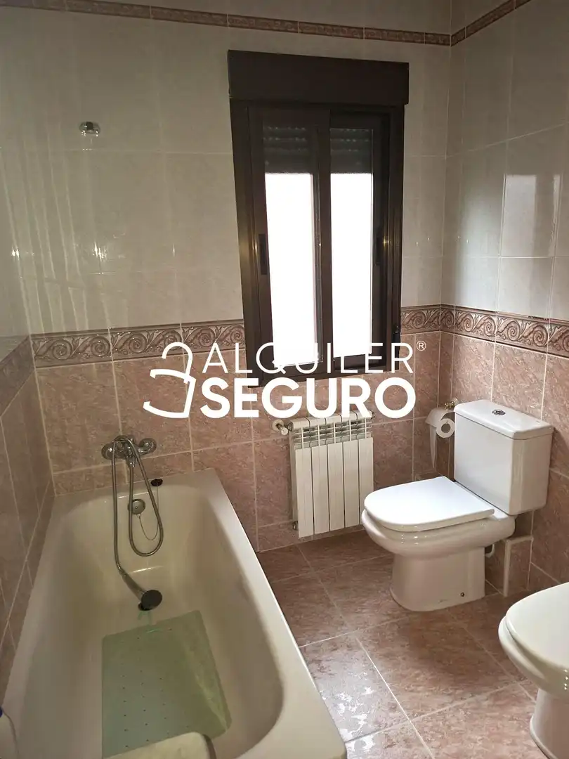Bathroom of Flat for rent in El Berrueco  with Heating and Furnished