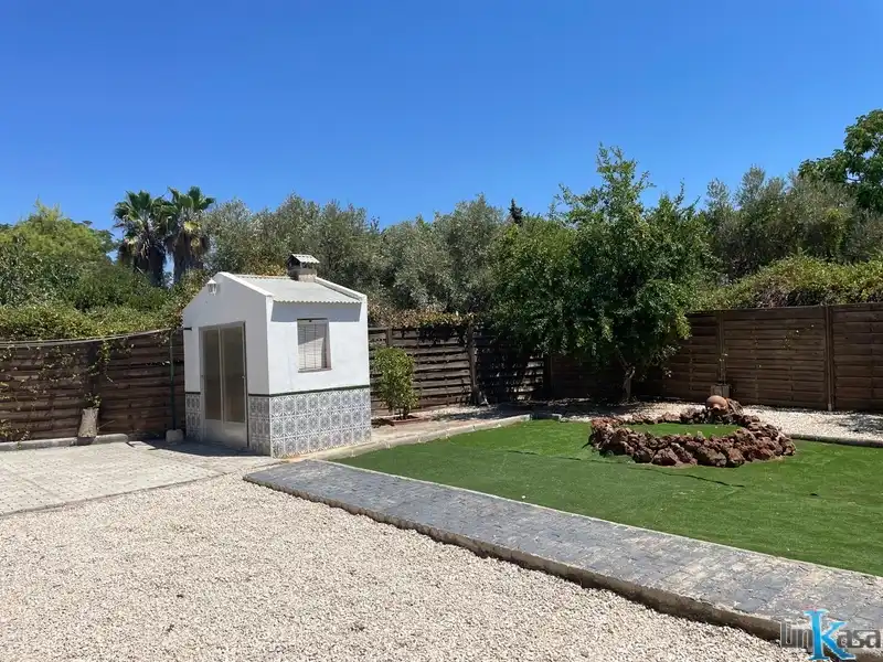 Jardí de Casa o xalet en venda en Linares amb Jardí privat, Piscina i Moblat
