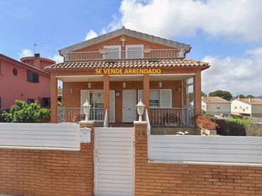 Chalet con balcón en venta en Calle agustina saragossa