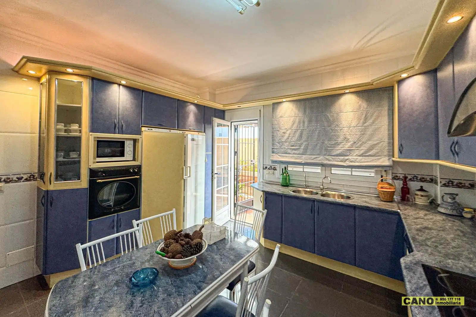 Kitchen of Houses for sale in Roquetas de Mar  with Air Conditioner, Heating and Terrace