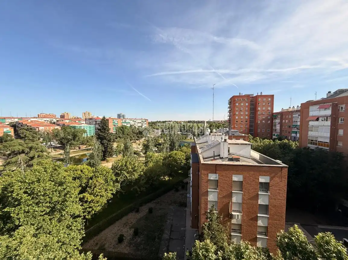 Außenansicht von Wohnung zum Verkauf in Madrid mit Klimaanlage, Heizung und Parkett