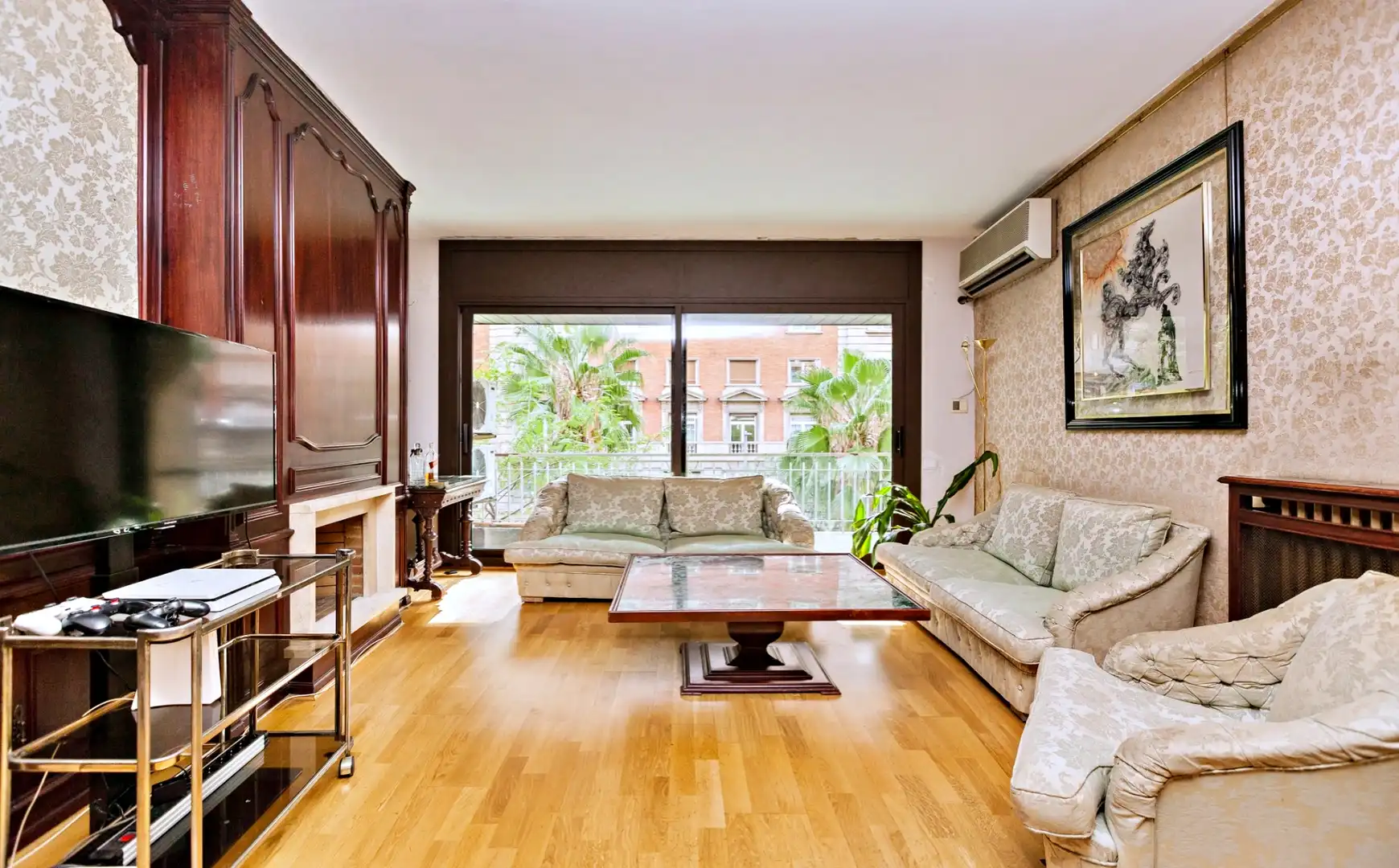Living room of Flat for sale in Barcelona  with Terrace, Storage room and Furnished