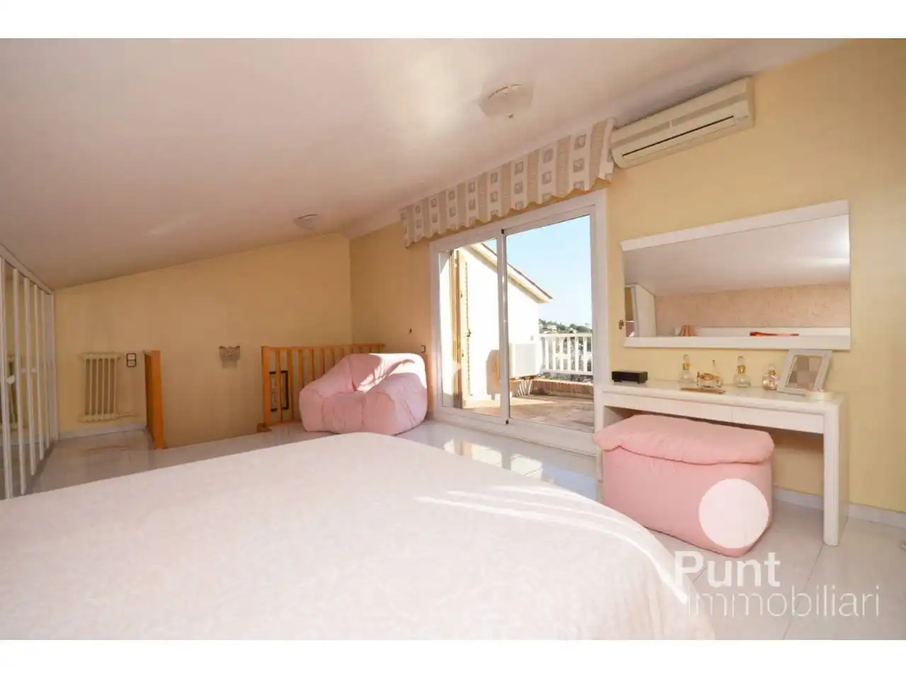 Bedroom of Detached homes for sale in Premià de Dalt  with Air Conditioner, Heating and Private garden