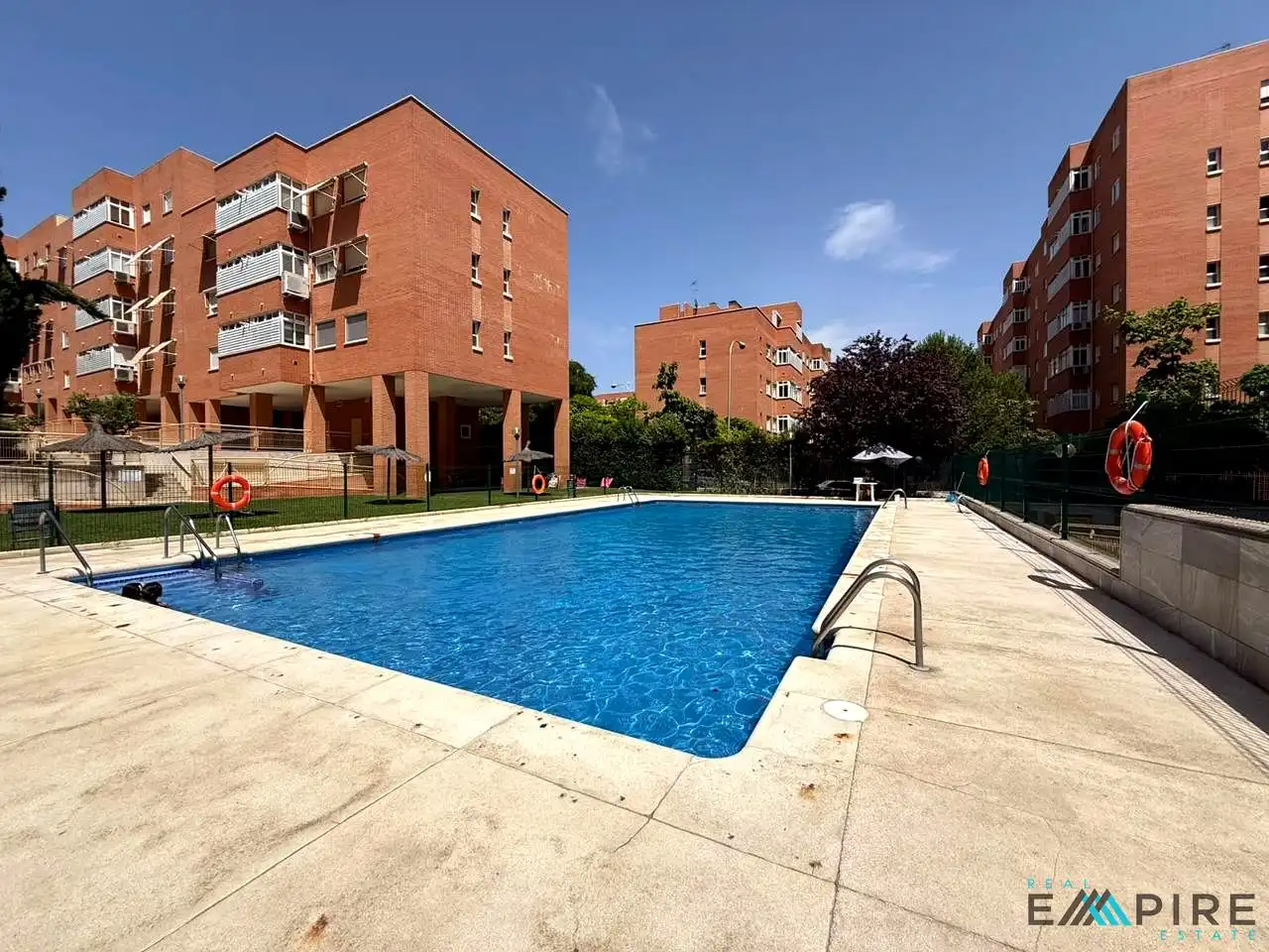 Piscina de Piso en venta en Madrid con Calefacción, Trastero y Piscina
