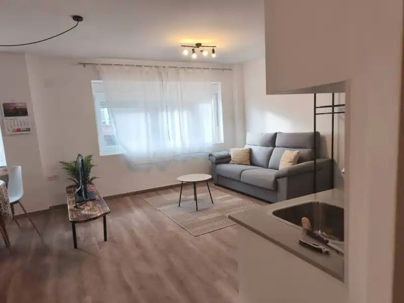 Wohnzimmer von Erdgeschoss zum Verkauf in Santander mit Privatgarten, Parkett und Möbliert