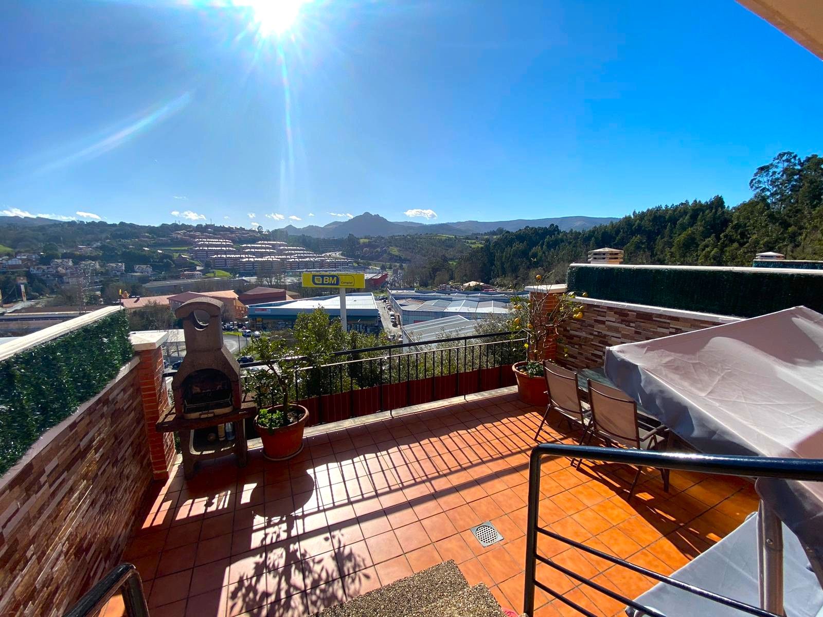 Terraza de Casa adosada en venta en Castro-Urdiales con Calefacción, Parquet y Terraza