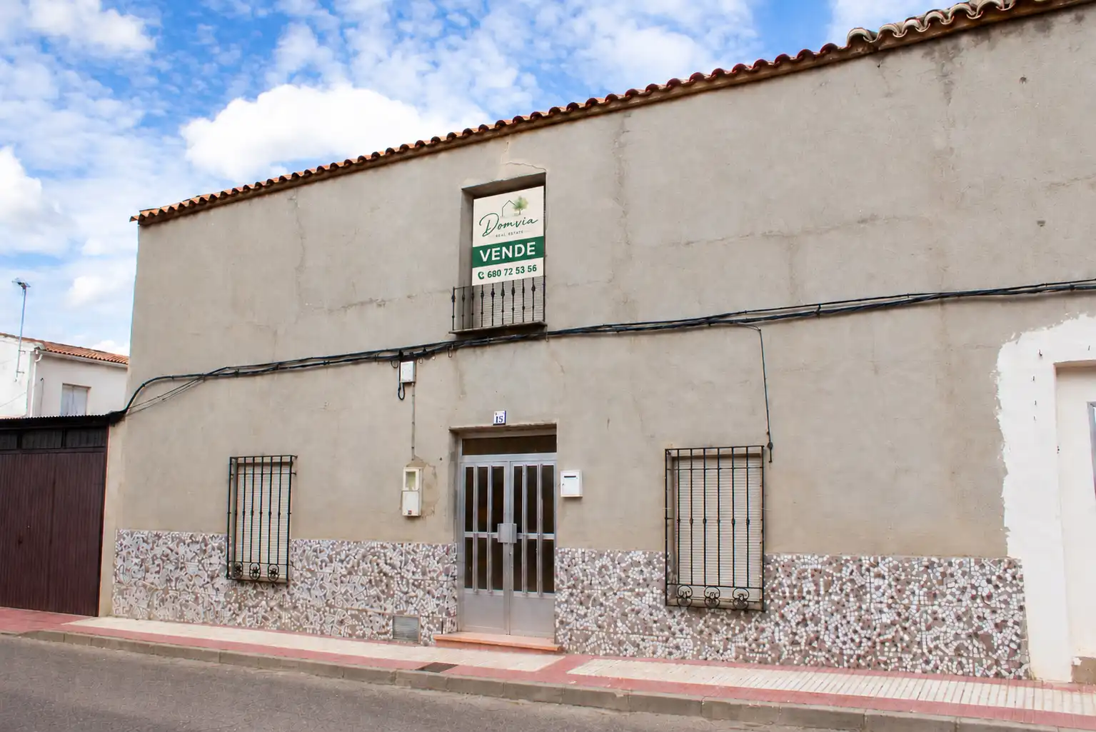 Casa con balcón en venta en Calle Orgaz 15