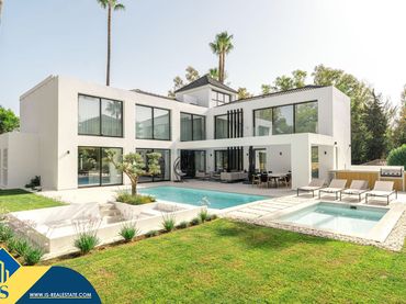 Villa mit Pool zum Verkauf in Nueva Andalucía