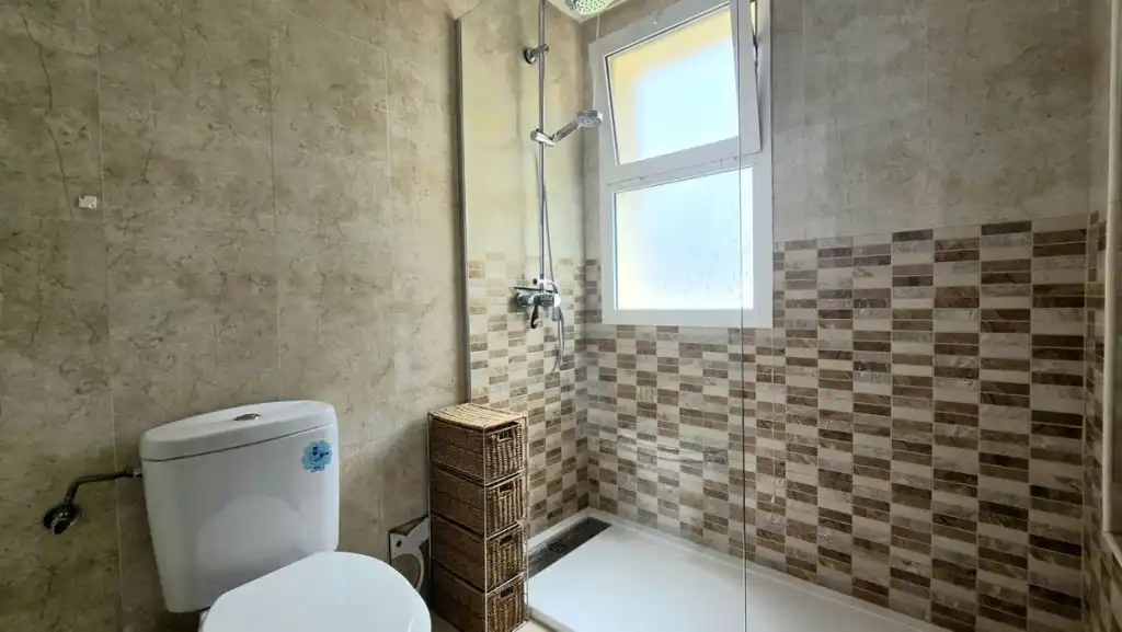 Badezimmer von Wohnungen zum Verkauf in Mijas mit Klimaanlage, Terrasse und Schwimmbad
