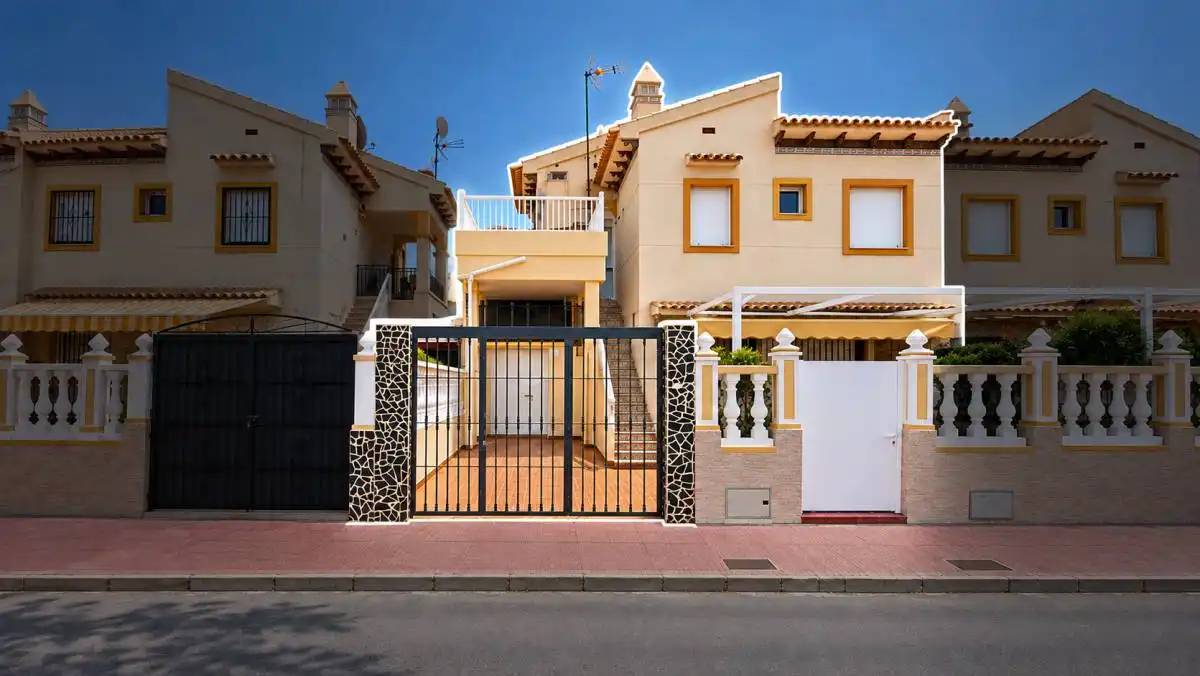 Bungalow with pool for sale in Av. de California